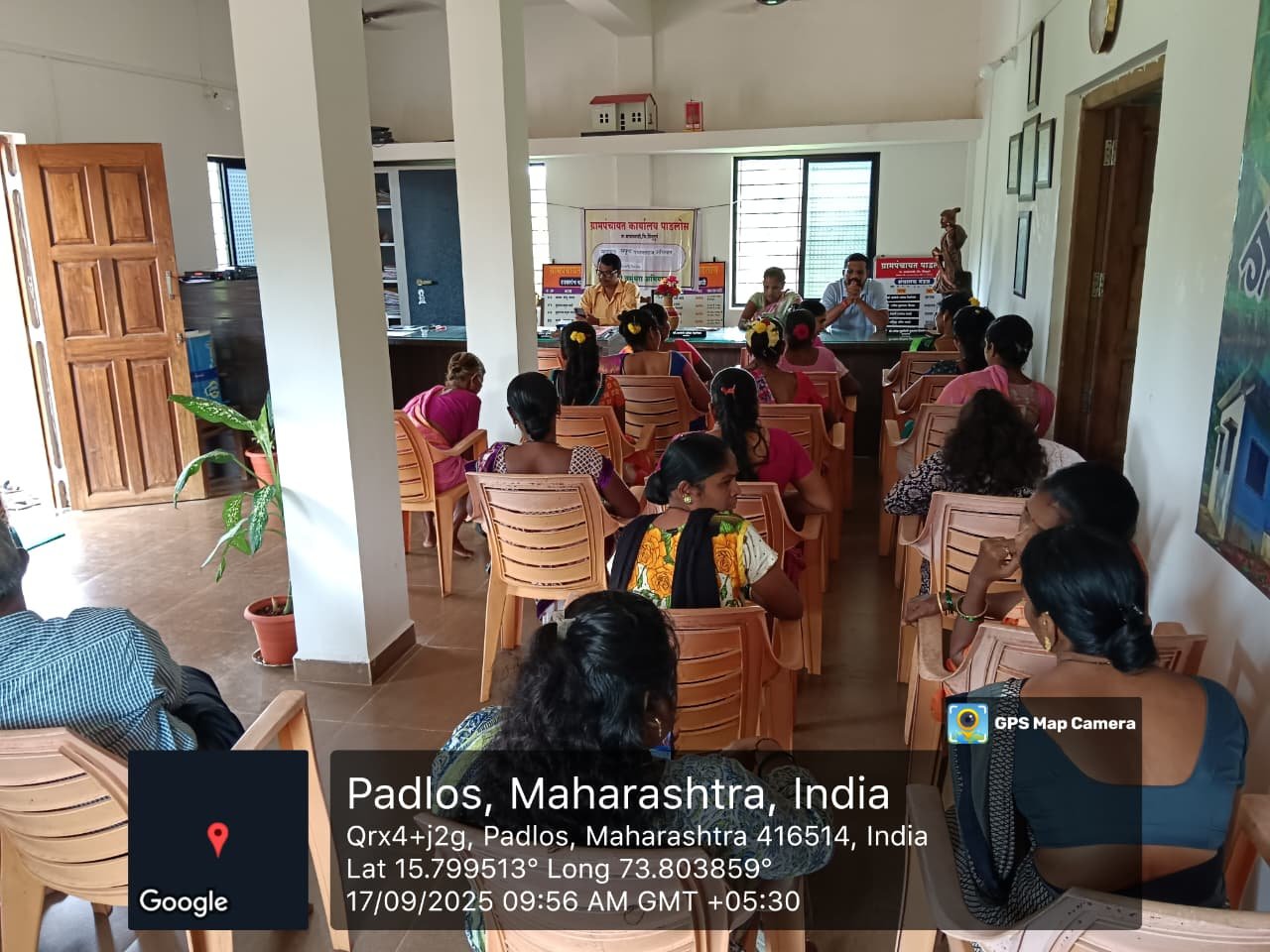 ग्रामसभेस निरीक्षक म्हणून उपस्थित शिक्षक अनिल वरक